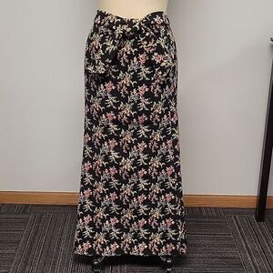 Handmade vintage tapestry skirt with tie belt. Size 4